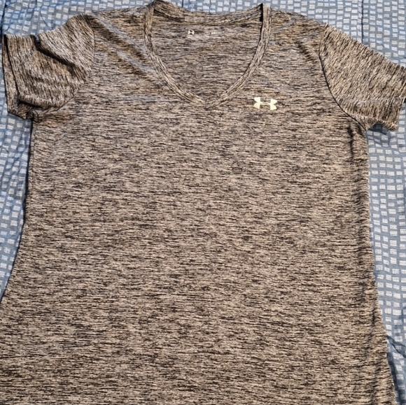 Under Armour V-Neck T-Shirts Set - Picture 4 of 4